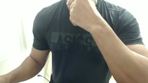 cashmastermuscle77 online show from April 12, 6:45 pm