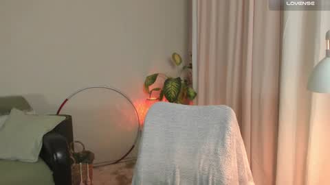  cassandra  online show from December 4, 4:32 pm