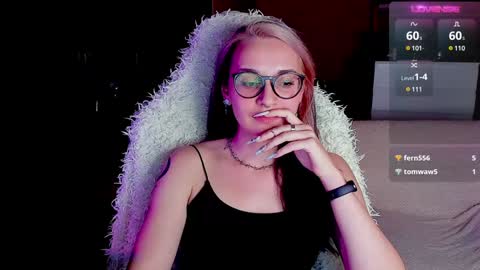 Ellie online show from December 12, 10:52 pm