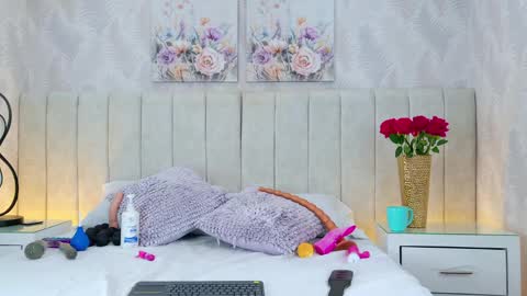 Dani   online show from March 30, 9:15 pm