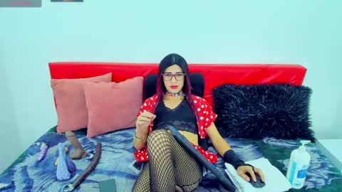 Snapshot of cataliinacastro chatting on September 27, 9:56 pm catalina online show from September 27, 9:56 pm