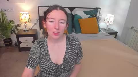 Snapshot of catherinewalls chatting on September 25, 6:42 am Catrin online show from September 25, 6:42 am