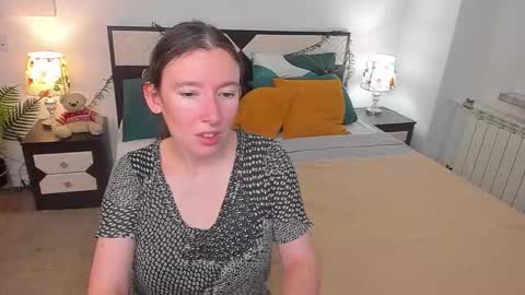 Snapshot of catherinewalls chatting on October 12, 7:34 am Catrin online show from October 12, 7:34 am