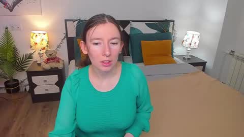 Snapshot of catherinewalls chatting on March 8, 1:06 am Catrin online show from March 8, 1:06 am