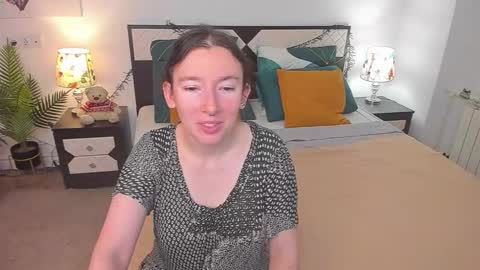 Snapshot of catherinewalls chatting on October 10, 8:20 am Catrin online show from October 10, 8:20 am