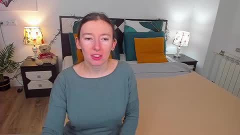 Snapshot of catherinewalls chatting on February 6, 5:03 am Catrin online show from February 6, 5:03 am
