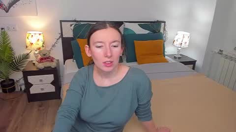 Snapshot of catherinewalls chatting on February 25, 5:41 am Catrin online show from February 25, 5:41 am