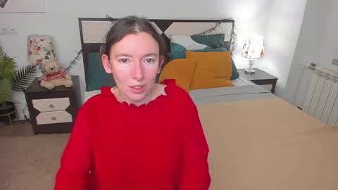 Snapshot of catherinewalls chatting on October 13, 7:43 am Catrin online show from October 13, 7:43 am