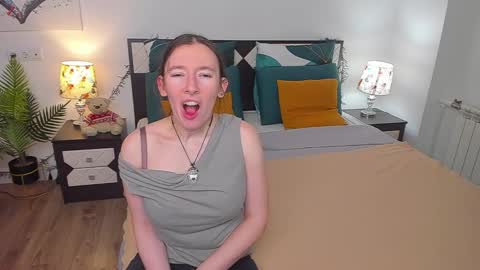 Snapshot of catherinewalls chatting on March 6, 4:19 am Catrin online show from March 6, 4:19 am