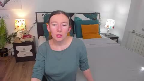 Snapshot of catherinewalls chatting on February 24, 8:38 am Catrin online show from February 24, 8:38 am