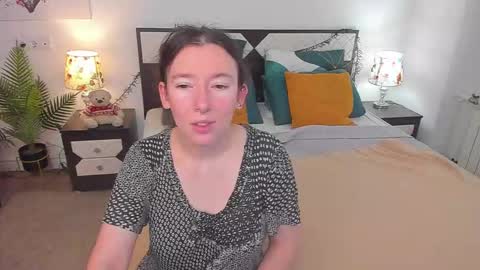 Snapshot of catherinewalls chatting on October 9, 7:58 am Catrin online show from October 9, 7:58 am