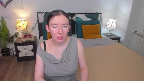 Snapshot of catherinewalls chatting on March 3, 5:53 am Catrin online show from March 3, 5:53 am