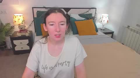 Snapshot of catherinewalls chatting on October 17, 7:56 am Catrin online show from October 17, 7:56 am
