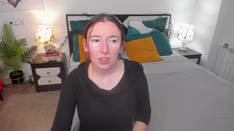Snapshot of catherinewalls chatting on September 15, 7:32 am Catrin online show from September 15, 7:32 am