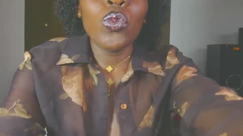 Snapshot of cathynoir chatting on October 4, 11:13 pm catrine online show from October 4, 11:13 pm