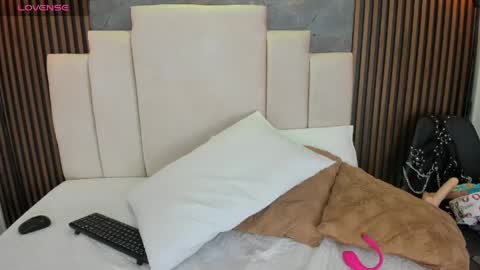 catiusca_reyes_03 online show from April 15, 2:20 pm