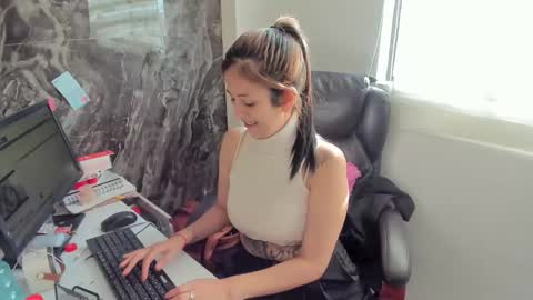 CATT EVANS online show from February 9, 9:06 pm