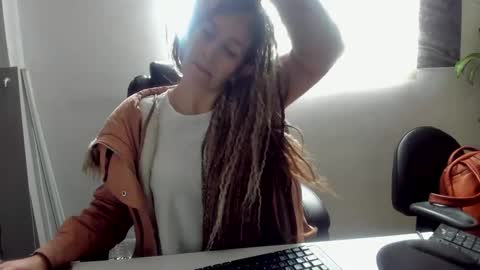 CATT EVANS online show from October 12, 8:43 pm
