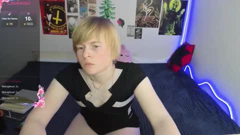 cattie_w_ online show from February 5, 7:01 am