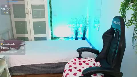 caty_cuddly online show from February 19, 8:44 am