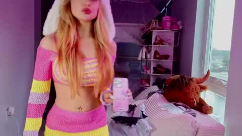 Ccinnamon online show from March 31, 6:52 pm