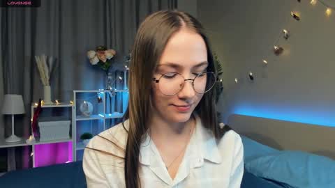 Josie Manesi online show from March 9, 8:31 pm