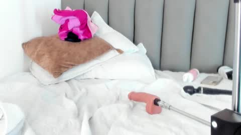 Snapshot of celeste_smmith_ chatting on February 25, 9:31 am celeste_smmith_ online show from February 25, 9:31 am