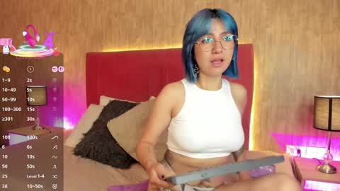 Snapshot of celeste_wood_ chatting on October 1, 1:21 pm celeste_wood_ online show from October 1, 1:21 pm