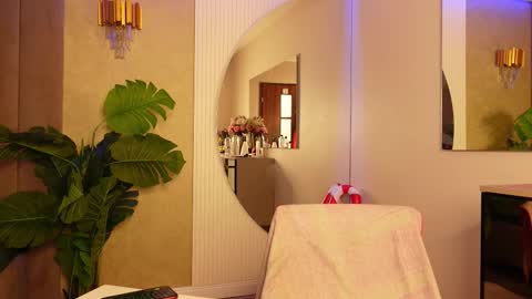 CelesteBailey online show from February 1, 6:43 am