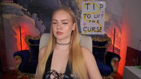 celestenoirr online show from October 31, 8:04 am