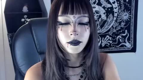   online show from October 31, 8:31 pm