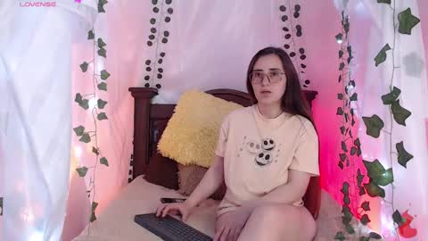 Snapshot of centaurigirls chatting on February 26, 5:35 am Hello guys my name is Sofi and Lizzie and Vanessa online show from February 26, 5:35 am