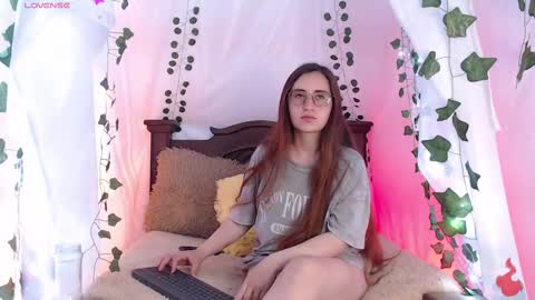 Snapshot of centaurigirls chatting on February 18, 5:53 am Hello guys my name is Sofi and Lizzie and Vanessa online show from February 18, 5:53 am