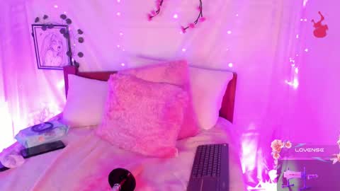 Snapshot of centaurigirls chatting on October 8, 3:13 am Hello guys my name is Sofi and Lizzie and Vanessa online show from October 8, 3:13 am