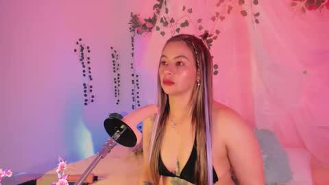 Hello guys my name is Sofi and Lizzie and  Vanessa online show from November 24, 2:21 am