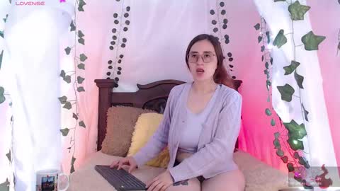 Snapshot of centaurigirls chatting on February 19, 2:33 am Hello guys my name is Sofi and Lizzie and Vanessa online show from February 19, 2:33 am