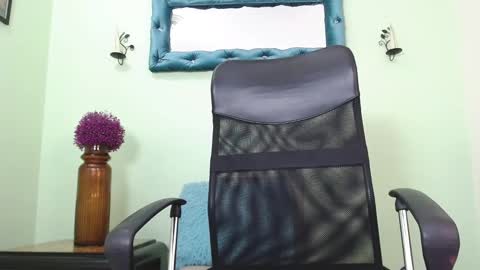 Chalon  online show from March 24, 7:42 pm