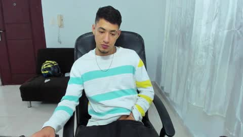 Snapshot of chandler_kenji chatting on October 1, 2:32 am Kenji online show from October 1, 2:32 am