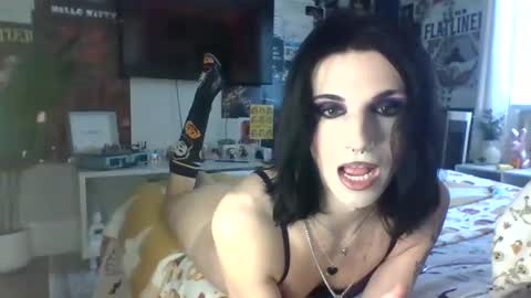 Snapshot of chanel2002 chatting on September 22, 2:10 pm chanel2002 online show from September 22, 2:10 pm
