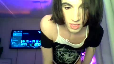 Snapshot of chanel2002 chatting on March 4, 1:01 am chanel2002 online show from March 4, 1:01 am