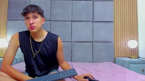 Chanellandmax online show from January 9, 7:52 pm