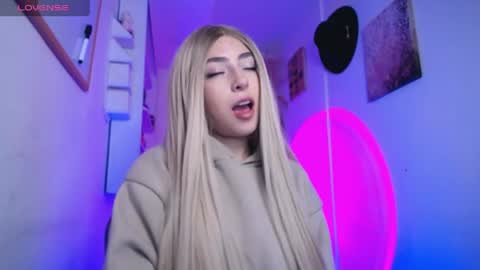 channel_blonde_a online show from April 13, 8:46 pm