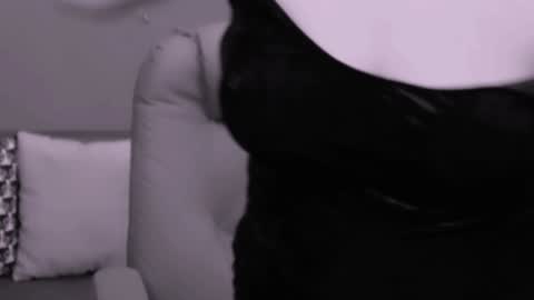 Snapshot of chantallovely chatting on January 26, 7:09 pm The Queen online show from January 26, 7:09 pm