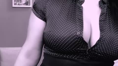 Snapshot of chantallovely chatting on February 16, 2:21 pm The Queen online show from February 16, 2:21 pm