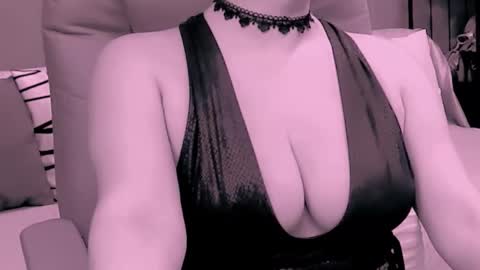 The Queen online show from November 24, 4:33 am