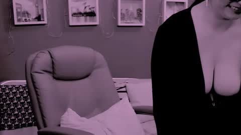 The Queen online show from March 8, 2:15 am