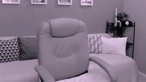 Snapshot of chantallovely chatting on February 2, 6:14 am The Queen online show from February 2, 6:14 am