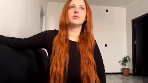 Snapshot of chaptertoo chatting on September 18, 11:25 am SofiLiam online show from September 18, 11:25 am