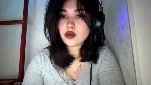 Lola online show from December 18, 2:56 pm