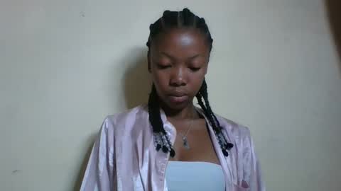 chariola0101 online show from March 12, 2:30 am